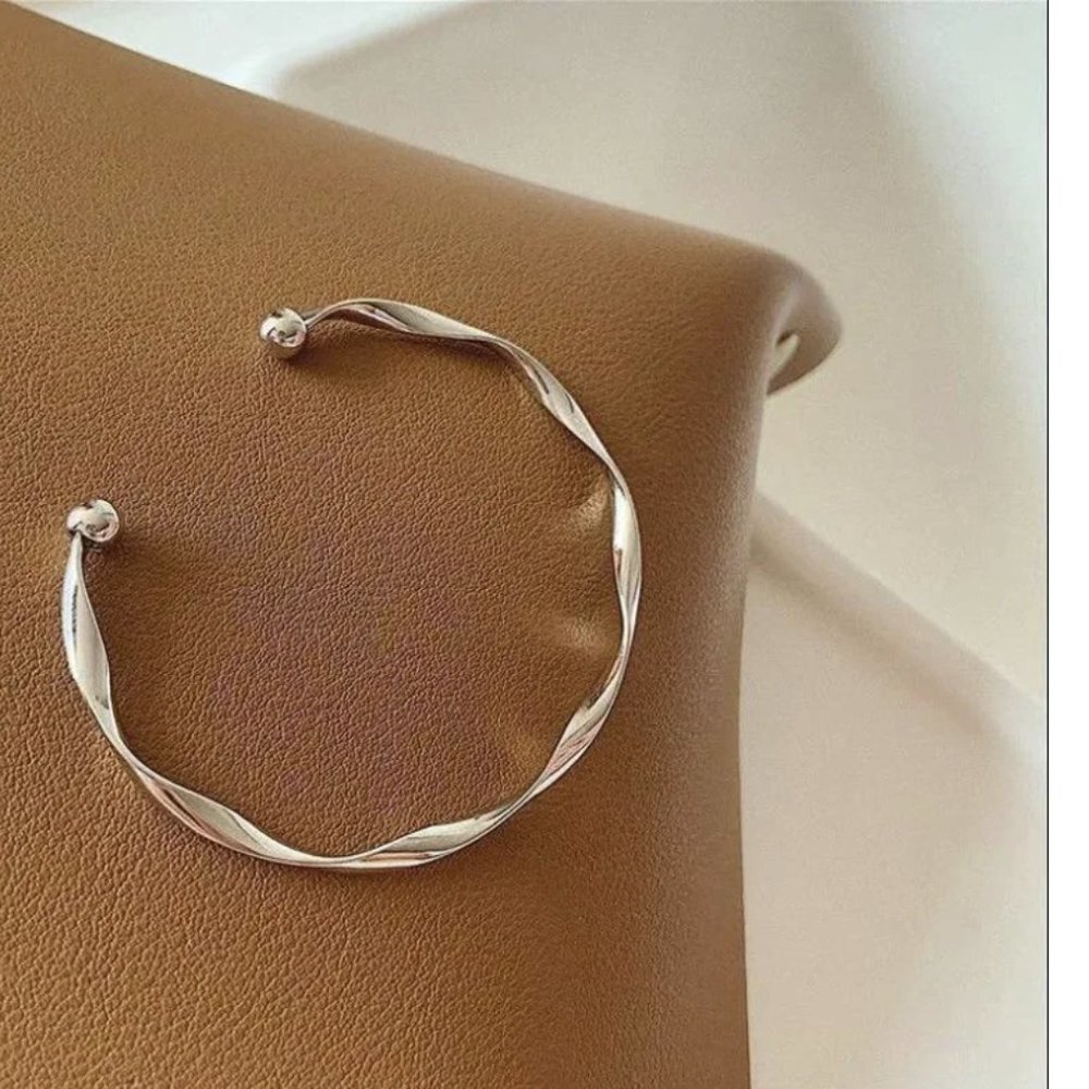 “Anya” Minimalist Twist Open Adjustable Gold Neutral Fashion Simple Bracelet - Picture 4 of 7